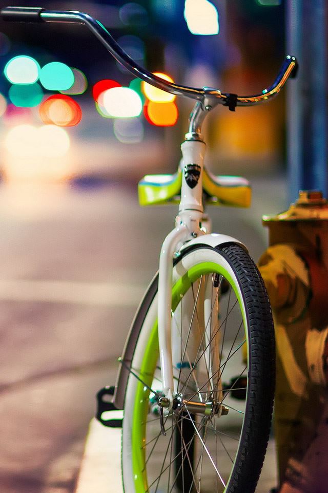 640x960 Bicycle On The City Street - bicycle iPhone 4s Wallpaper