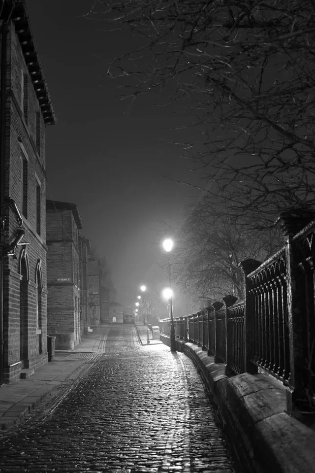 640x960 Stone road - night iPhone 4s Wallpaper