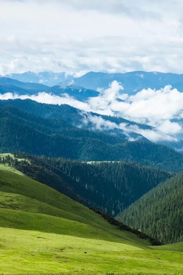 640x960 Mountain - clouds iPhone 4s Wallpaper