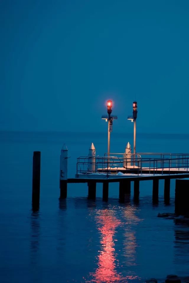 640x960 Pontoon - cyan iPhone 4s Wallpaper