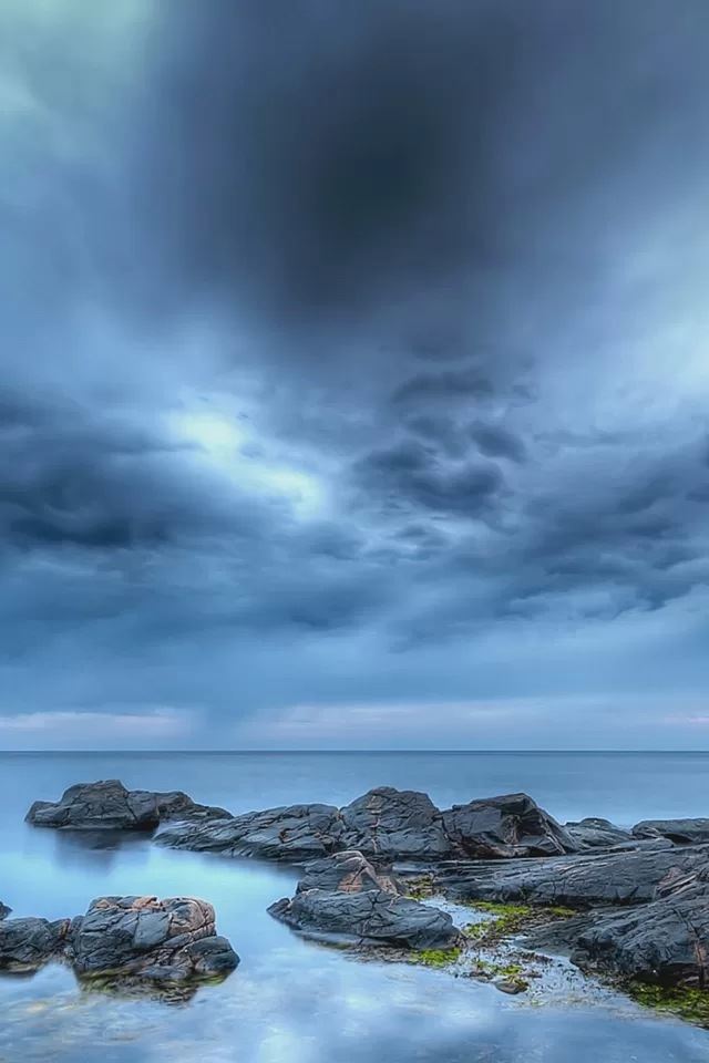 640x960 Dark clouds - white iPhone 4s Wallpaper