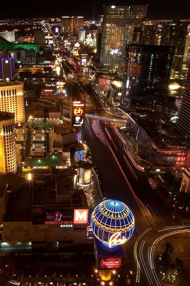 640x960 Night Las Vegas - city iPhone 4s Wallpaper