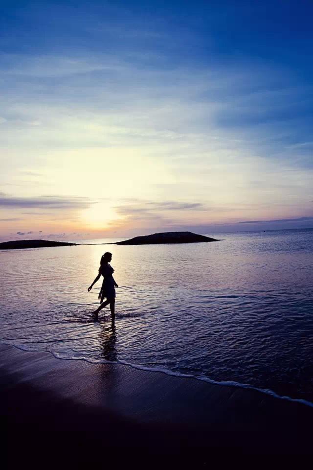640x960 Beach silhouette - sunrise iPhone 4s Wallpaper