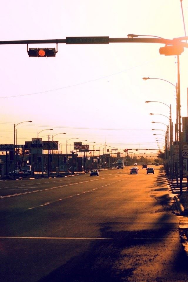 640x960 Sunset Street Traffic Light Car - sunshine iPhone 4s Wallpaper