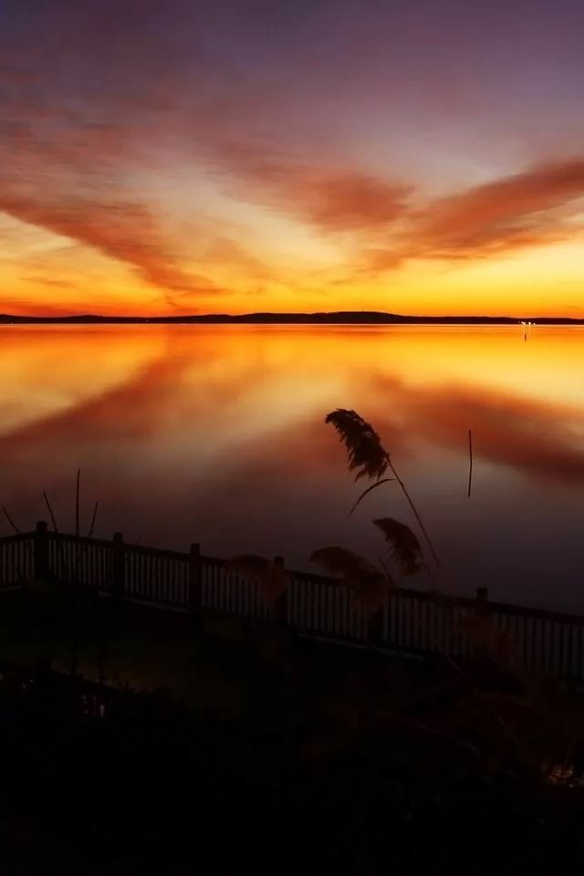 640x960 Water and sky reflection - water iPhone 4s Wallpaper