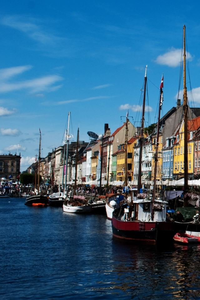 640x960 Copenhagen - house iPhone 4s Wallpaper
