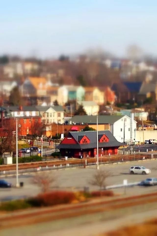 640x960 Bokeh town - house iPhone 4s Wallpaper