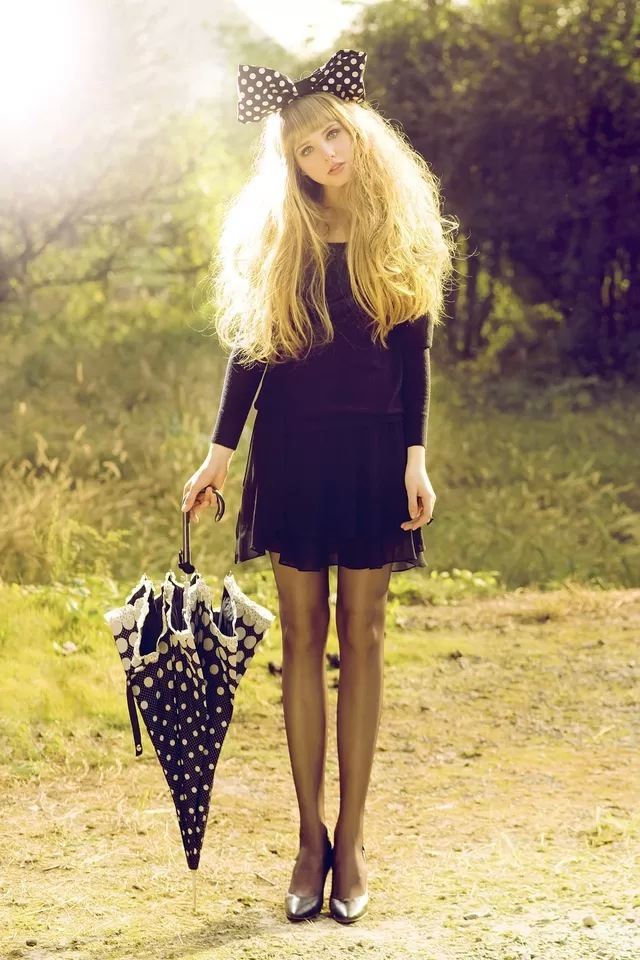 640x960 Bow girl - beauty iPhone 4s Wallpaper