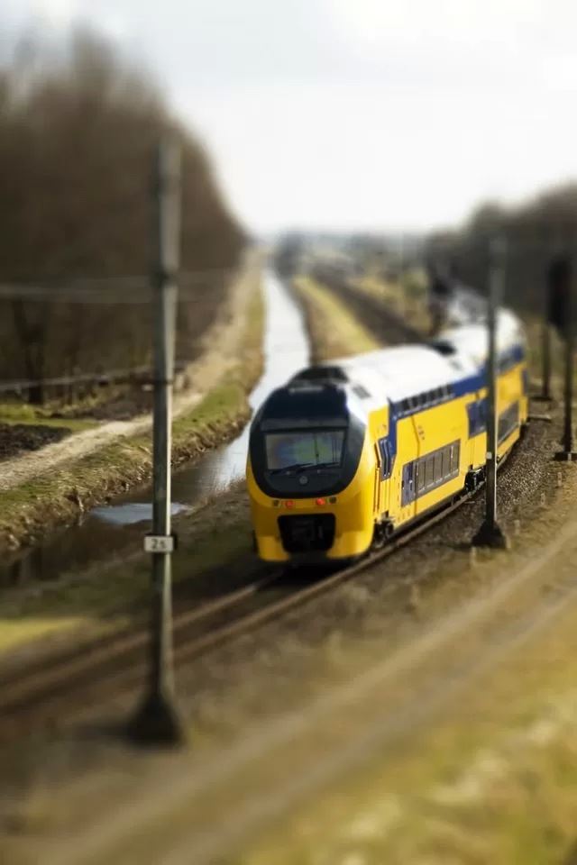 640x960 Train - train iPhone 4s Wallpaper