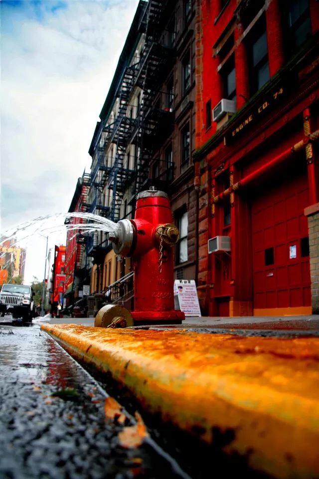 640x960 Leaking fire hydrant - street iPhone 4s Wallpaper