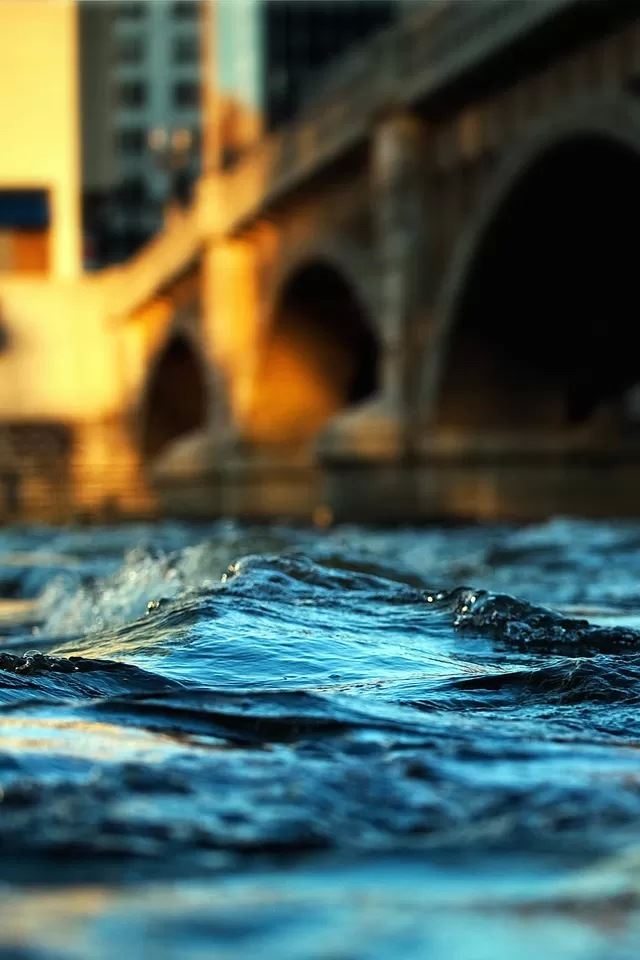 640x960 Close up lake - bokeh iPhone 4s Wallpaper