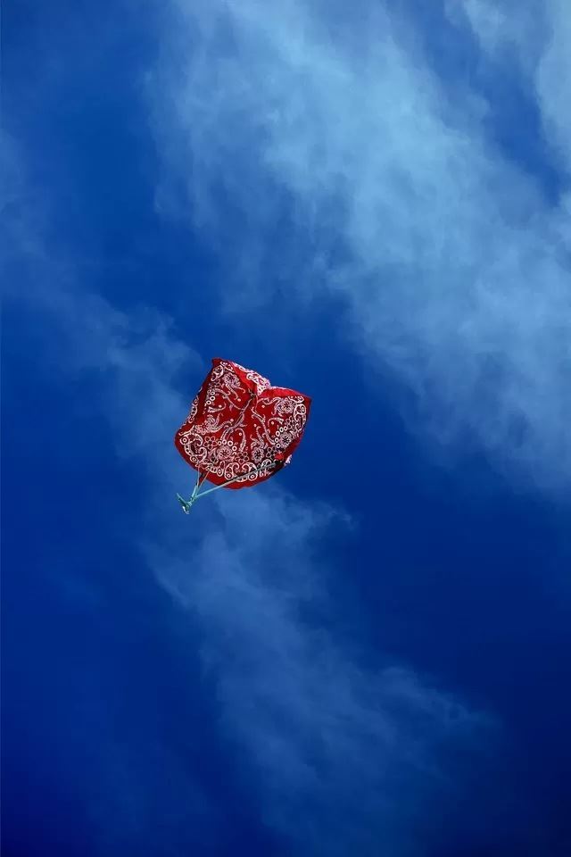 640x960 Parachute - sky iPhone 4s Wallpaper