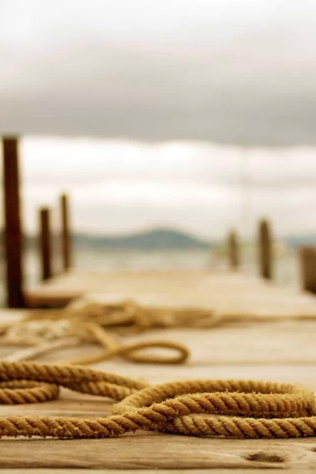640x960 Rope close up - pier iPhone 4s Wallpaper
