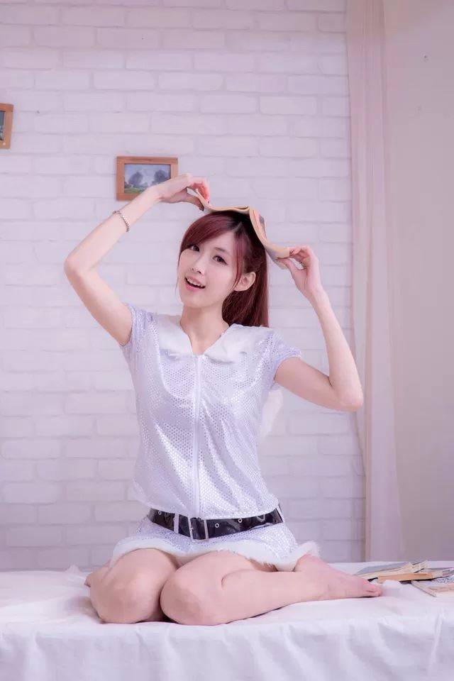 640x960 Cute Girl - cute iPhone 4s Wallpaper