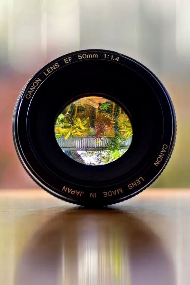 640x960 camera lens - reflected iPhone 4s Wallpaper