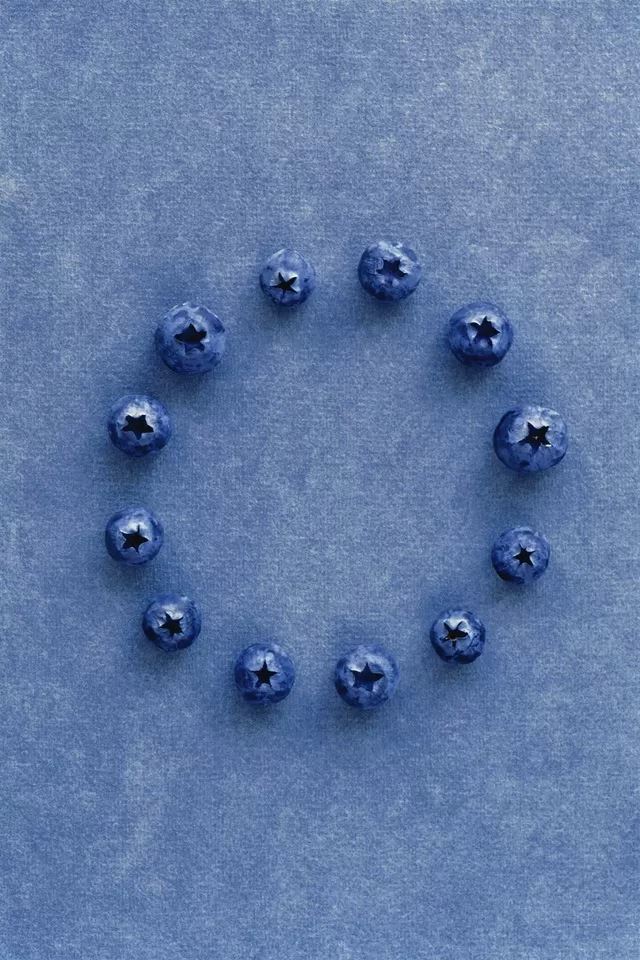 640x960 Blueberries -  iPhone 4s Wallpaper