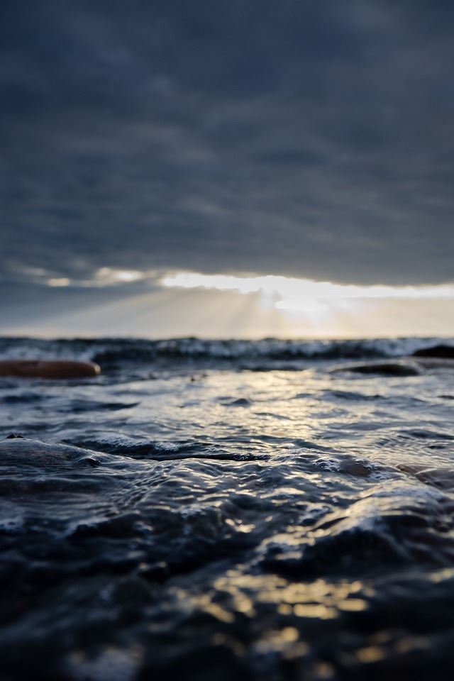 640x960 Sea of clouds - black iPhone 4s Wallpaper