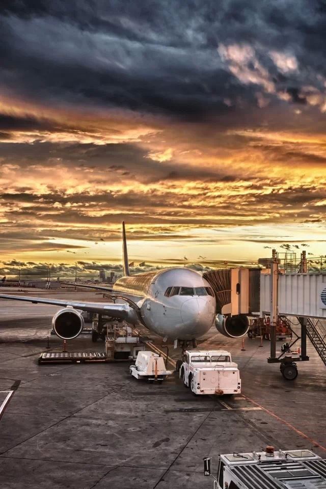 640x960 Airport -  iPhone 4s Wallpaper