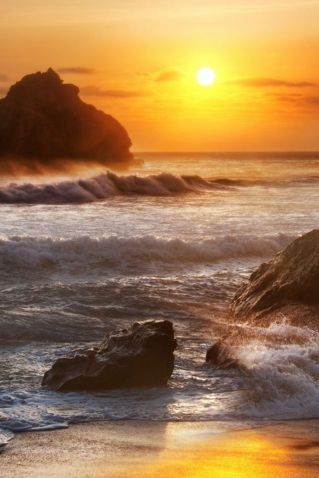 640x960 Sunrise at sea - sea iPhone 4s Wallpaper