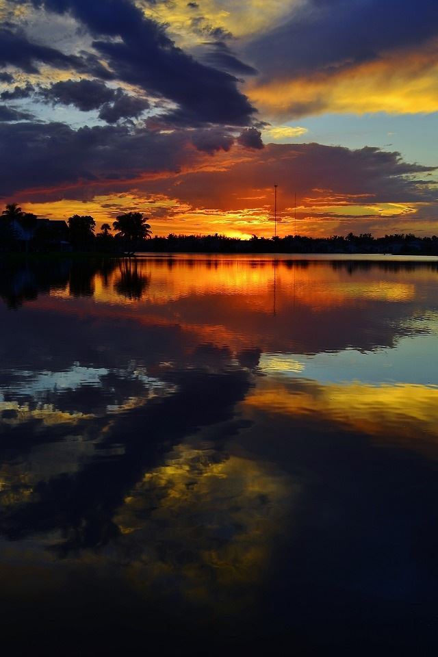 Lake reflected the sunset iPhone 4s wallpaper 