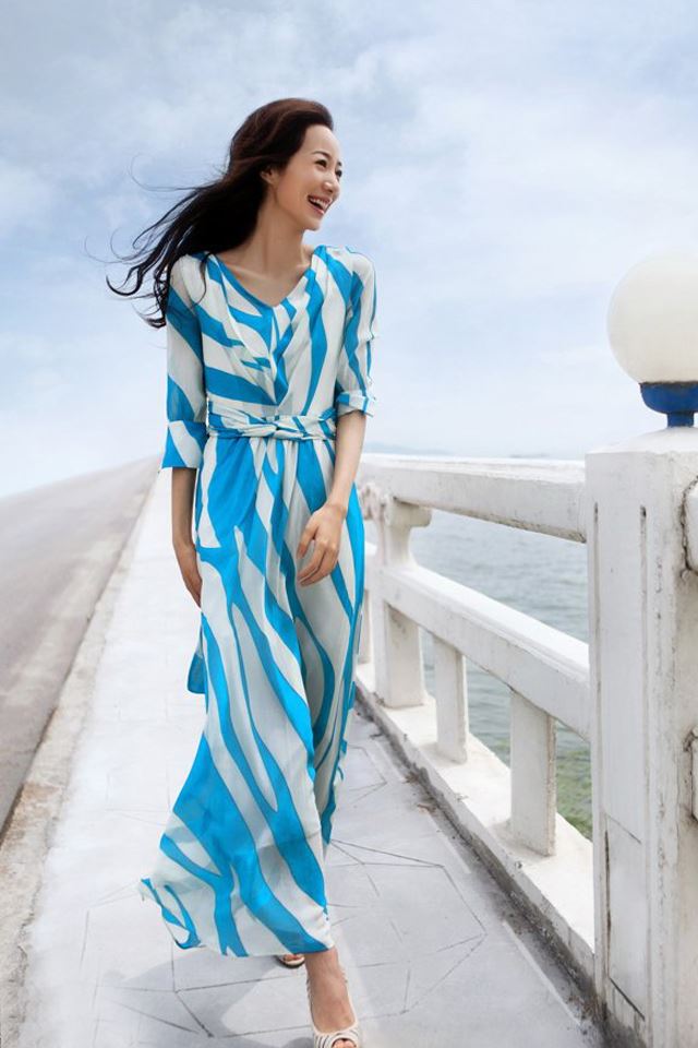 640x960 Asian girl - smile iPhone 4s Wallpaper
