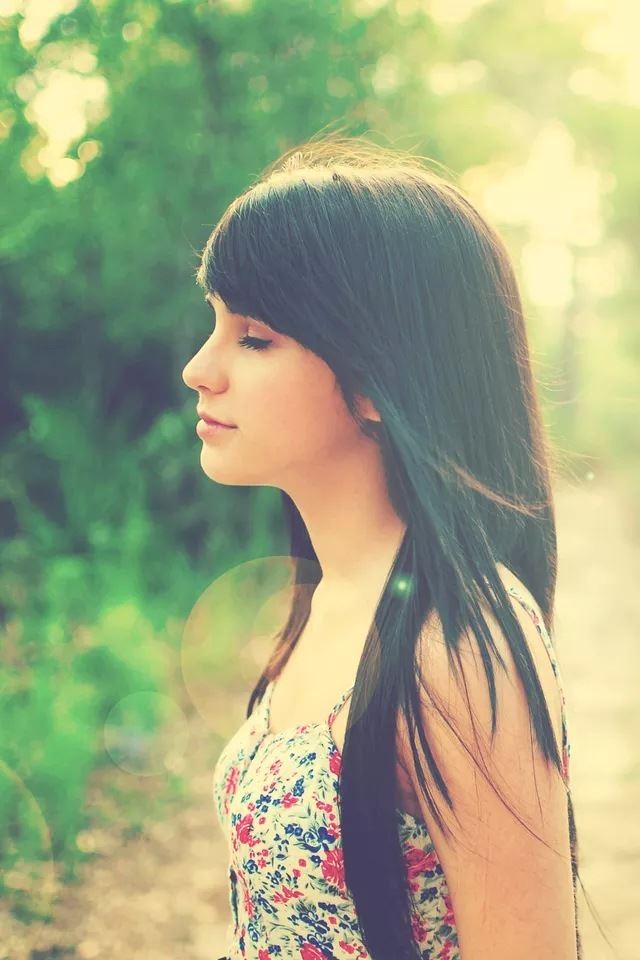 640x960 Girl under the sun -  iPhone 4s Wallpaper