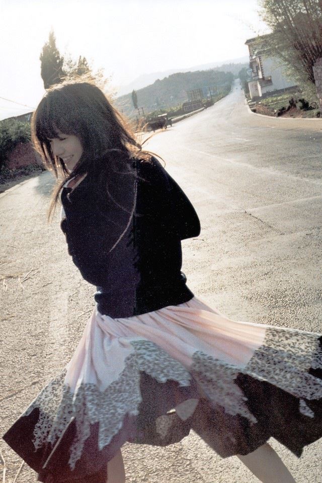 640x960 Lovely girl - lovely iPhone 4s Wallpaper