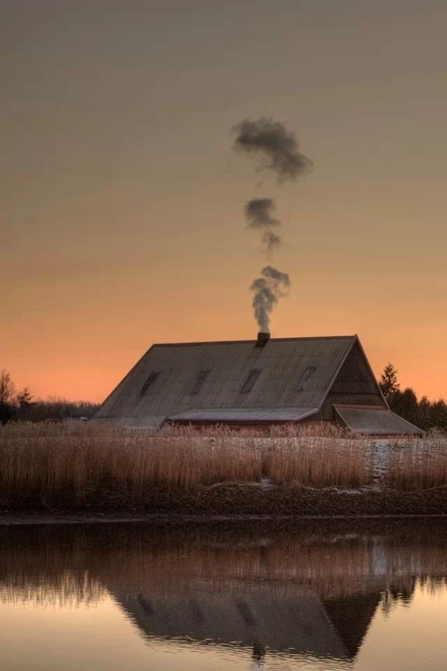 640x960 Quiet water house - orange iPhone 4s Wallpaper