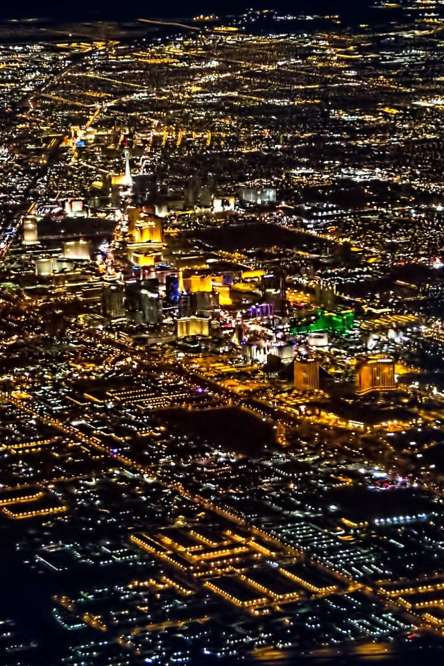 640x960 Vegas Flyby - city iPhone 4s Wallpaper