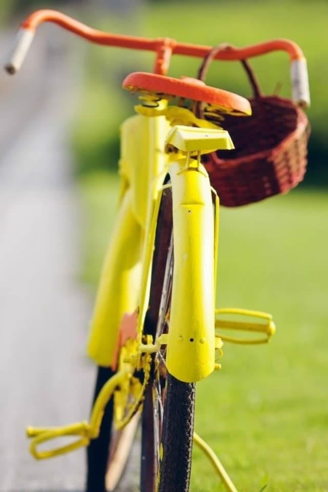 640x960 Yellow Bicycle - brown iPhone 4s Wallpaper