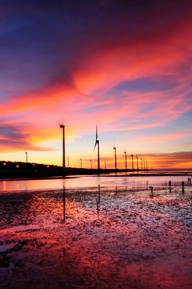 640x960 Seaside windmill - sunset iPhone 4s Wallpaper