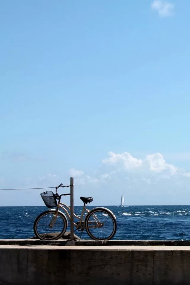 Beach bike iPhone 4s Wallpapers Free Download