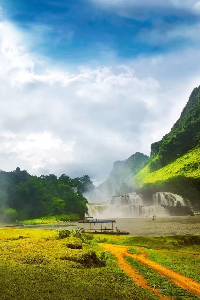 640x960 Beautiful landscape - waterfall iPhone 4s Wallpaper