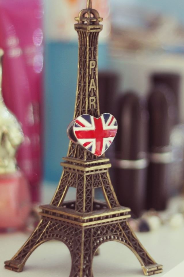 640x960 Eiffel Tower Statue - eiffel iPhone 4s Wallpaper