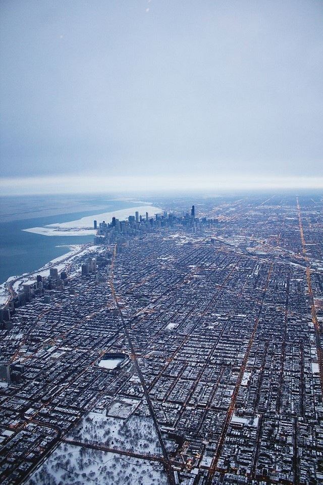 640x960 Flying over chicago - chicago iPhone 4s Wallpaper