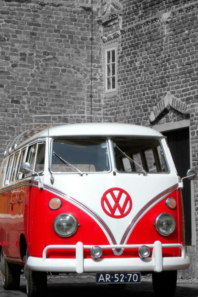640x960 The car - house iPhone 4s Wallpaper