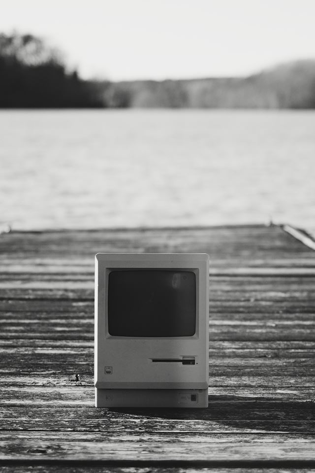 640x960 Vintage Speaker On Lake Gallery - speaker iPhone 4s Wallpaper