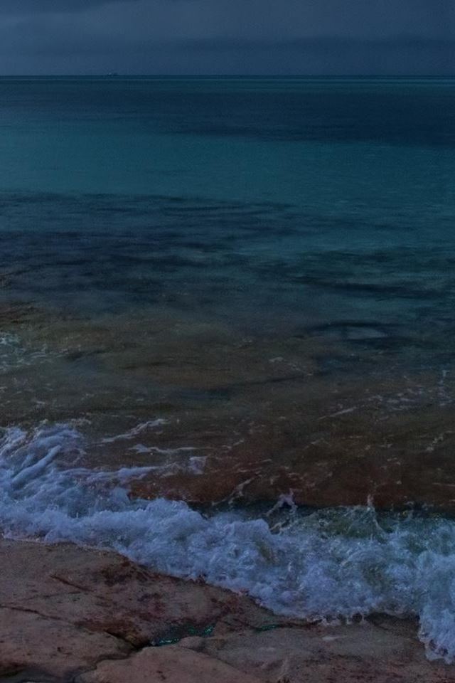 640x960 Scenic Beach Waves - green iPhone 4s Wallpaper