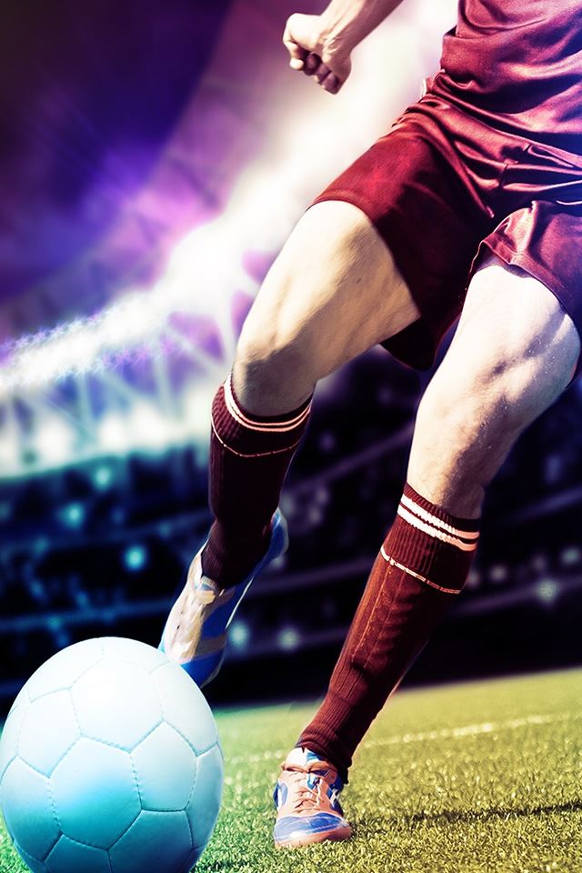 640x960 Kicking The Football Moment -  iPhone 4s Wallpaper