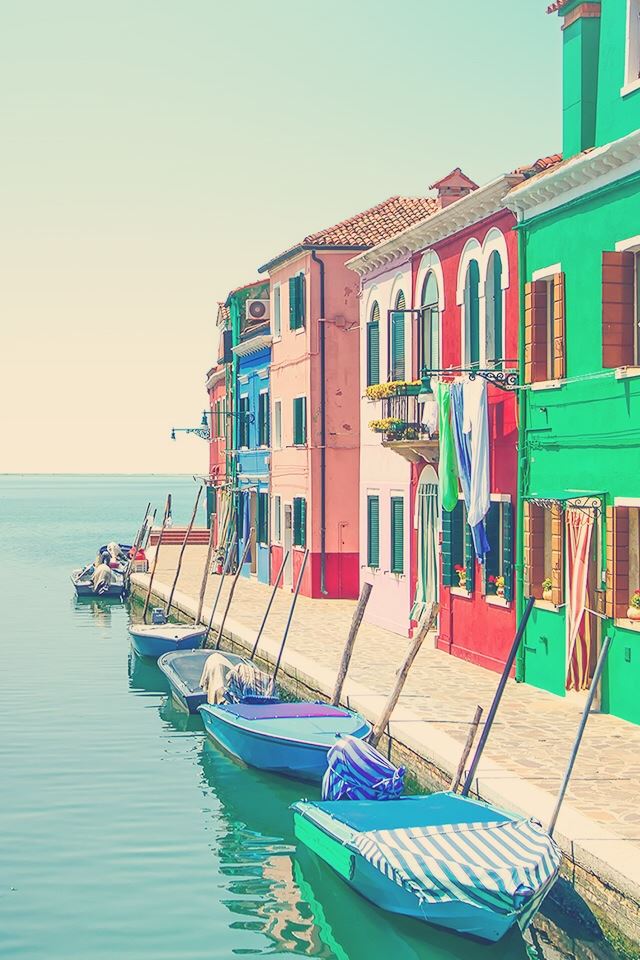 640x960 Sea shore View - boat iPhone 4s Wallpaper