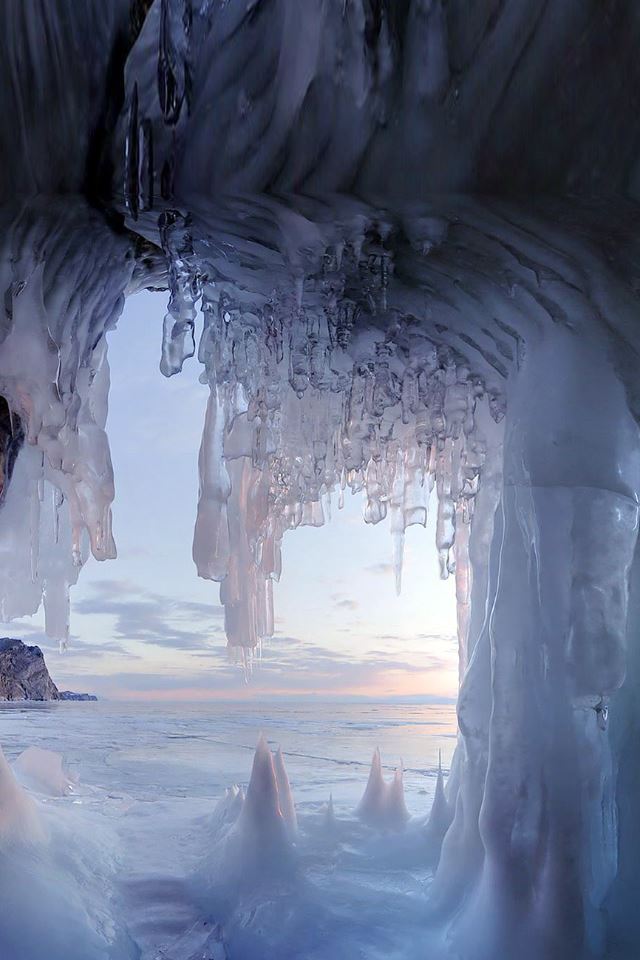 640x960 Ice Mountain Landscape - frozen iPhone 4s Wallpaper