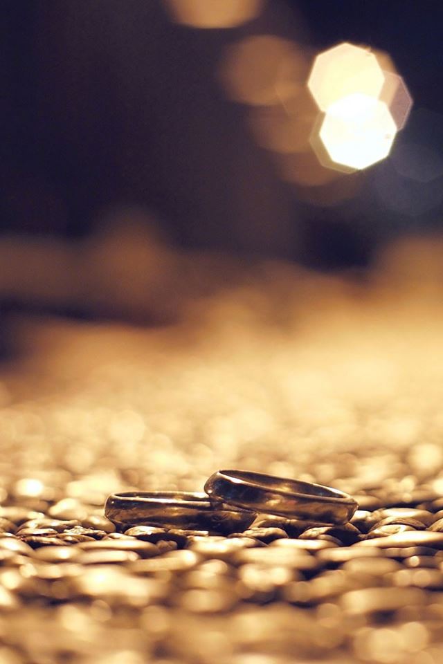 640x960 Romantic Ring On Street - bokeh iPhone 4s Wallpaper