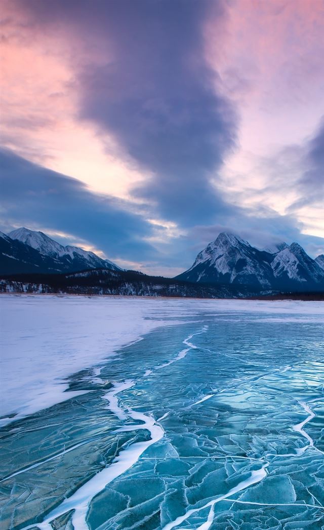 744x1216 Nature Frozen Icy Lake Landscape - frozen iPhone 4s Wallpaper