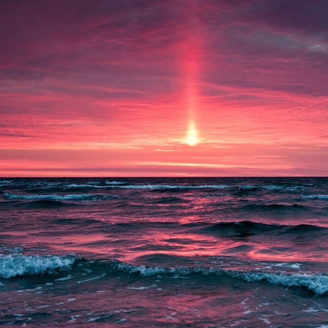 640x960 Sunrise Over Sea - black iPhone 4s Wallpaper