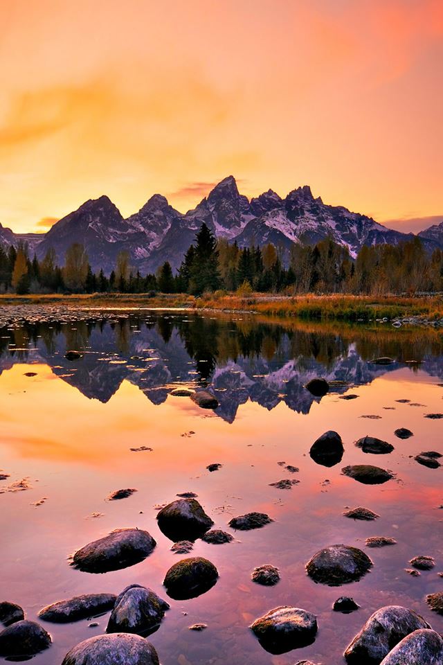 Mountain Lake Sunset iPhone 4s wallpaper 