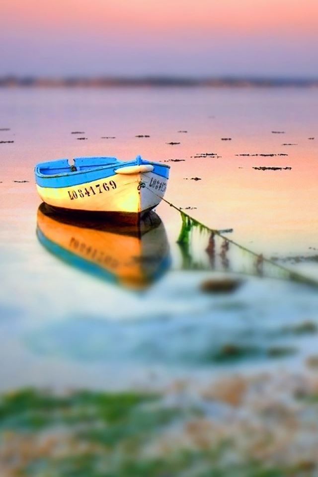 640x960 Boat On Lake Tilt Shift - pure iPhone 4s Wallpaper