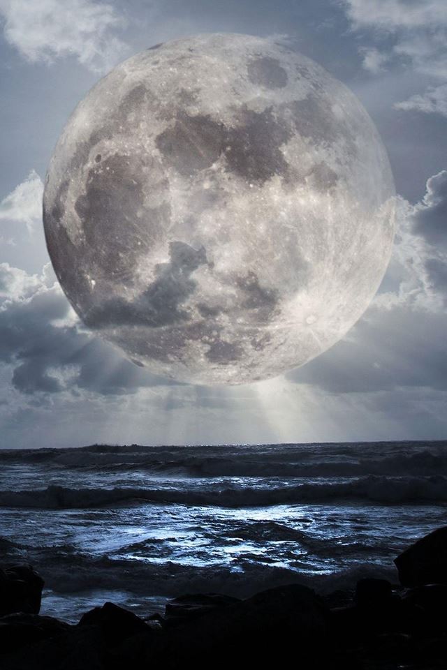 Super Moon Over Sea iPhone 4s Wallpapers Free Download