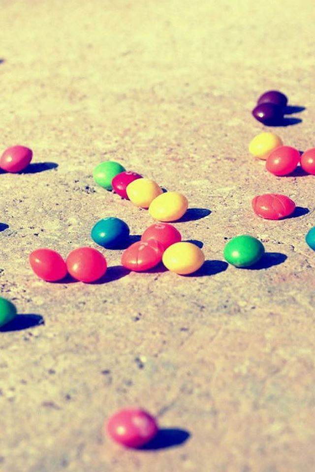 640x960 Colorful Candies On The Ground - sweet iPhone 4s Wallpaper
