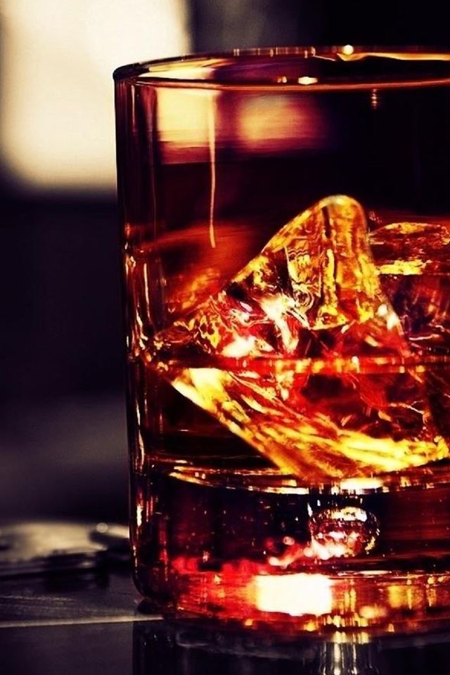 640x960 Whiskey Glass Ice Rock -  iPhone 4s Wallpaper