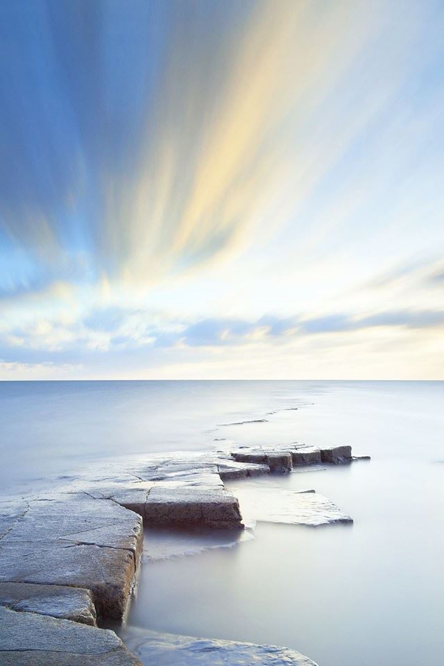 640x960 Rock Road Wonderful Blue Sky - pure iPhone 4s Wallpaper